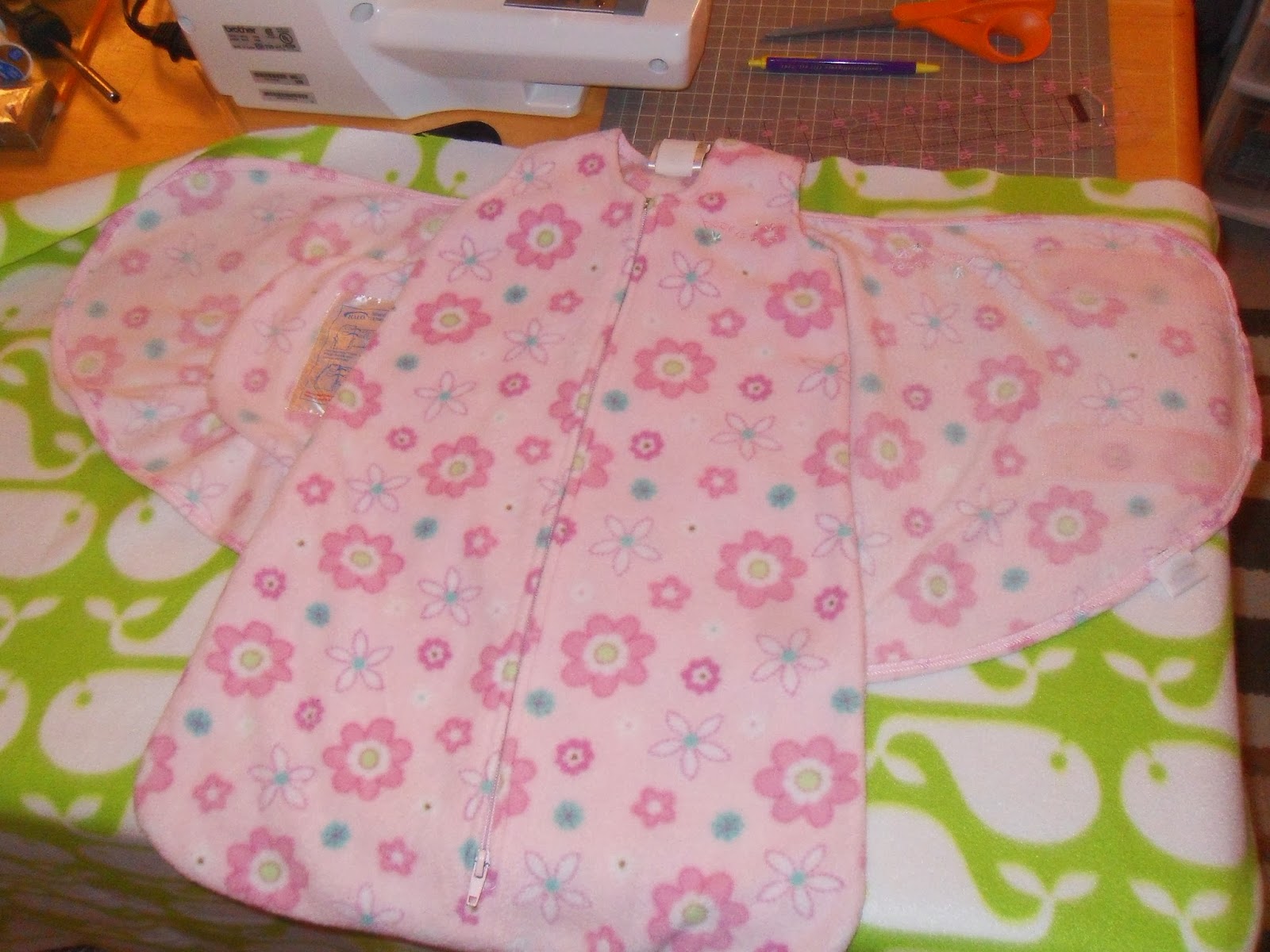 Simple Joy Crafting: Fleece Swaddle Blanket Tutorial