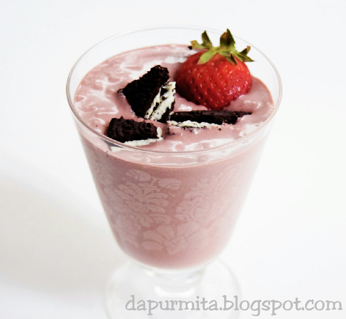 Cara Mudah Membuat Milkshake Strawberry Oreo - Origami-Net