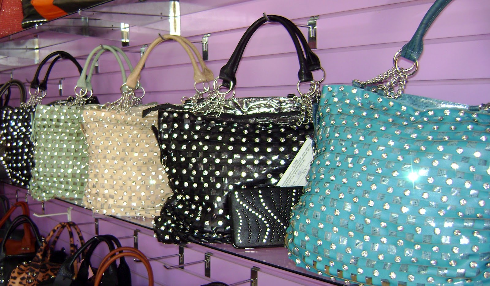 Perfume Fashion: Halo Handbags: Where to find exclusive handbag designs in the Fashion District