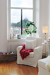 reading corner decor wall space