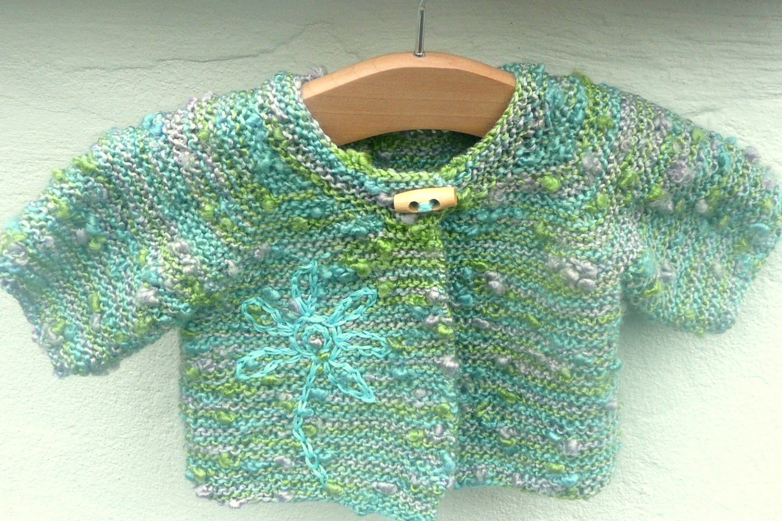 Ceradka Crafts Simple Seamless Baby Jacket a free knitting pattern