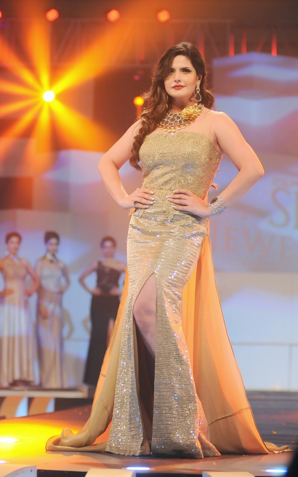 Huma Qureshi, Shraddha Kapoor, Aditi Rao Hydari, Zarine Khan, Neetu