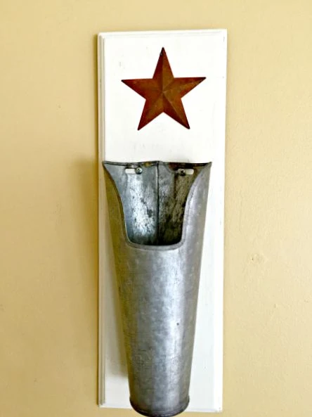 Galvanized steel wall vase www.homeroad.net