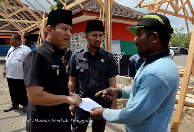 Pasangan Bupati Trenggalek Tinjau Kenyamanan Lapak Pedagang
