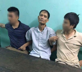 Doãn Trung Dũng (giữa) - nghi phạm của vụ án tại Cơ quan điều tra