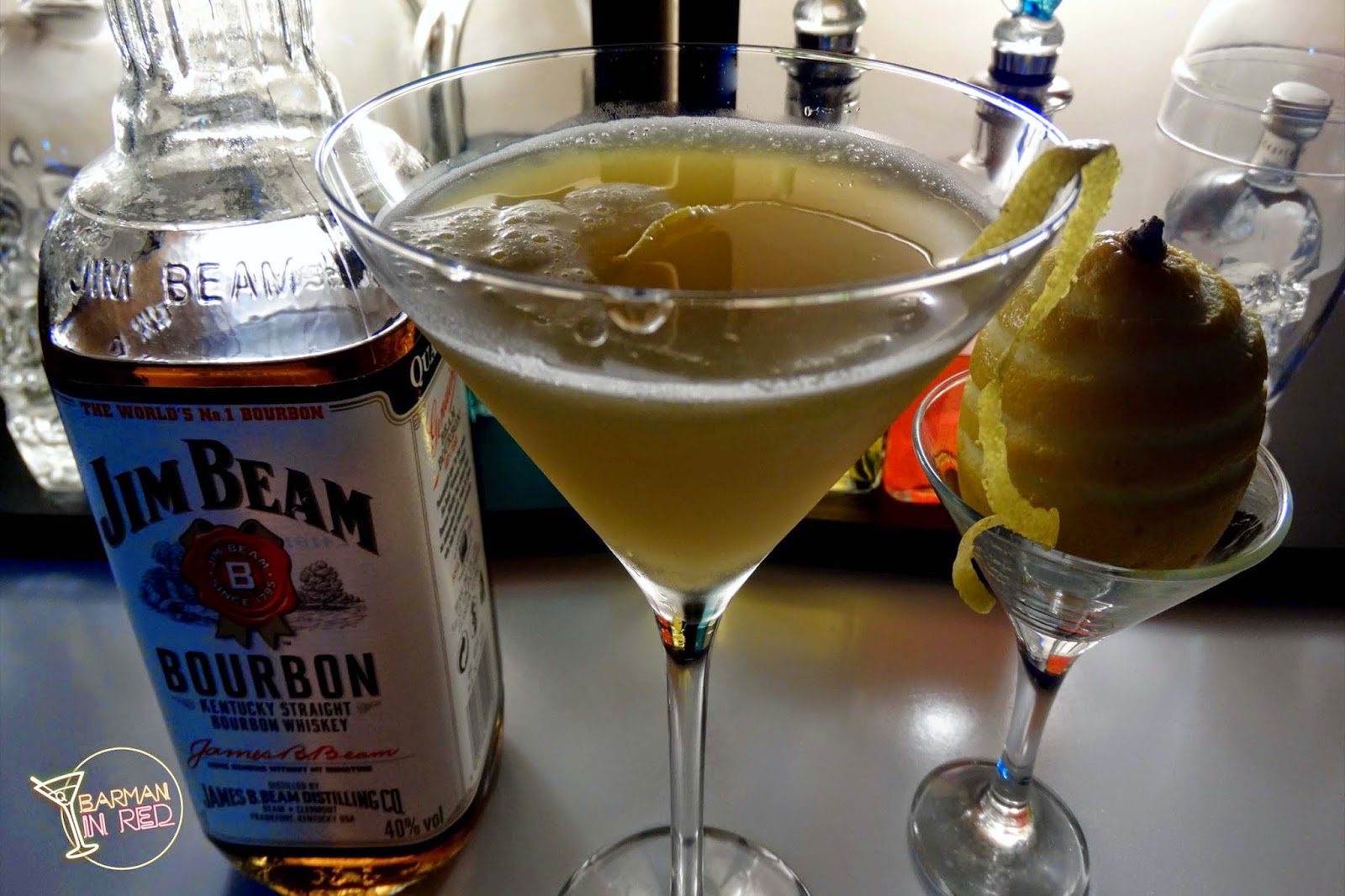 Cóctel Flamingo con whiskey americano tipo Bourbon Cóctel Flamingo con whiskey americano tipo Bourbon