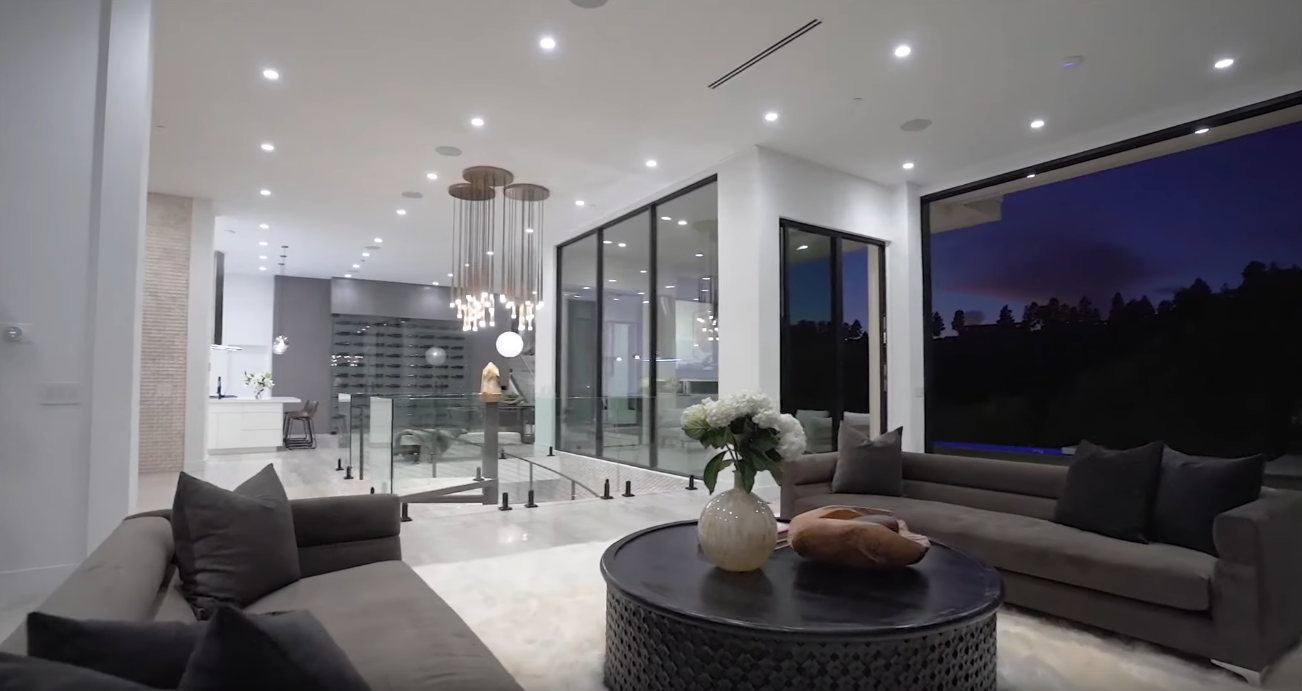 41 Photos vs. Modern Architectural Marvel in Beverly Hills, California | Sotheby's International Realty - Luxury Home & Interior Design Tour 41 Photos vs. Modern Architectural Marvel in Beverly Hills, California | Sotheby's International Realty - Luxury Home & Interior Design Tour
