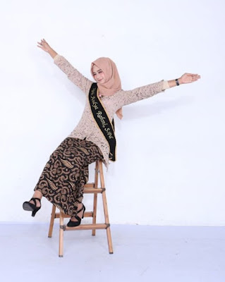 model kebaya wisuda berjilbab terbaru model kebaya wisuda berjilbab terbaru