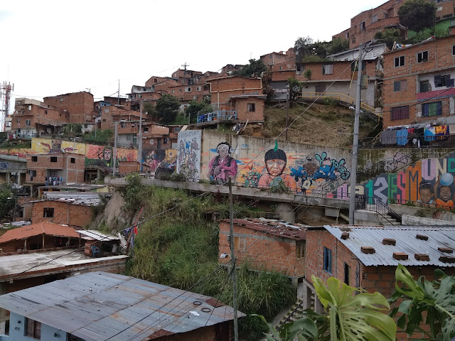 Qué visitar en Medellín: La capital paisa en 15 lugares imprescindibles: 4 Comuna 13 de Medellín