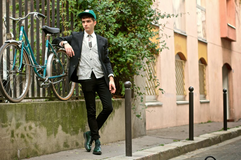BLOG MODE HOMME PREPPY DANDY CONSEIL STYLE PARIS ELEGANCE TENDANCE JEUNE APC blazer - craft&commerce cardigan - skinny jeans - royalties chaussettes socks - chevignon casquette cap - BLOG MODE HOMME MENSFASHION