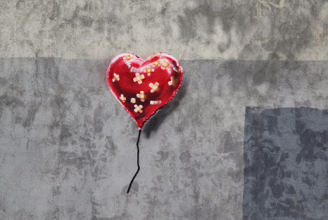 "Heart Balloon" New Street Art By Banksy In Brooklyn, USA For Better Out Than In.