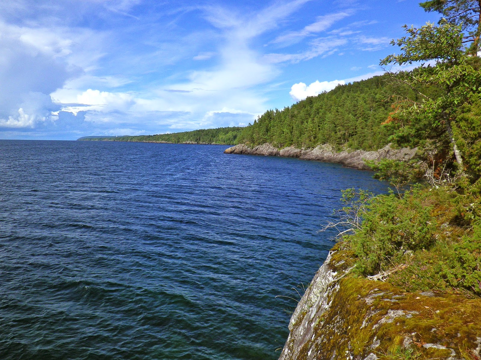 Califor9a: Vätterns strand / Lake Vättern