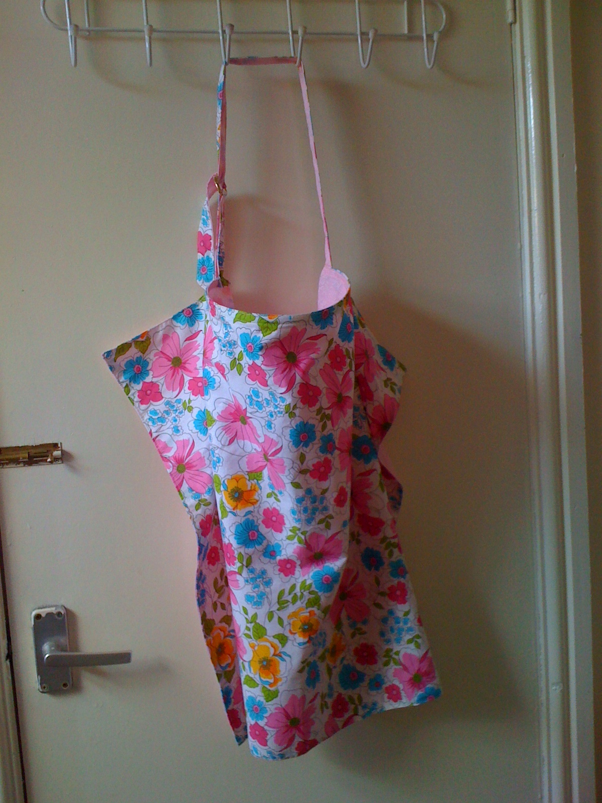 a woman's life Nursing Cover (plus tutorial link)