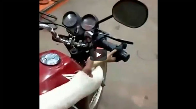 TUTORIAL DE COMO DIRIGIR UMA MOTO COM O BRAÇO QUEBRADO TUTORIAL DE COMO DIRIGIR UMA MOTO COM O BRAÇO QUEBRADO