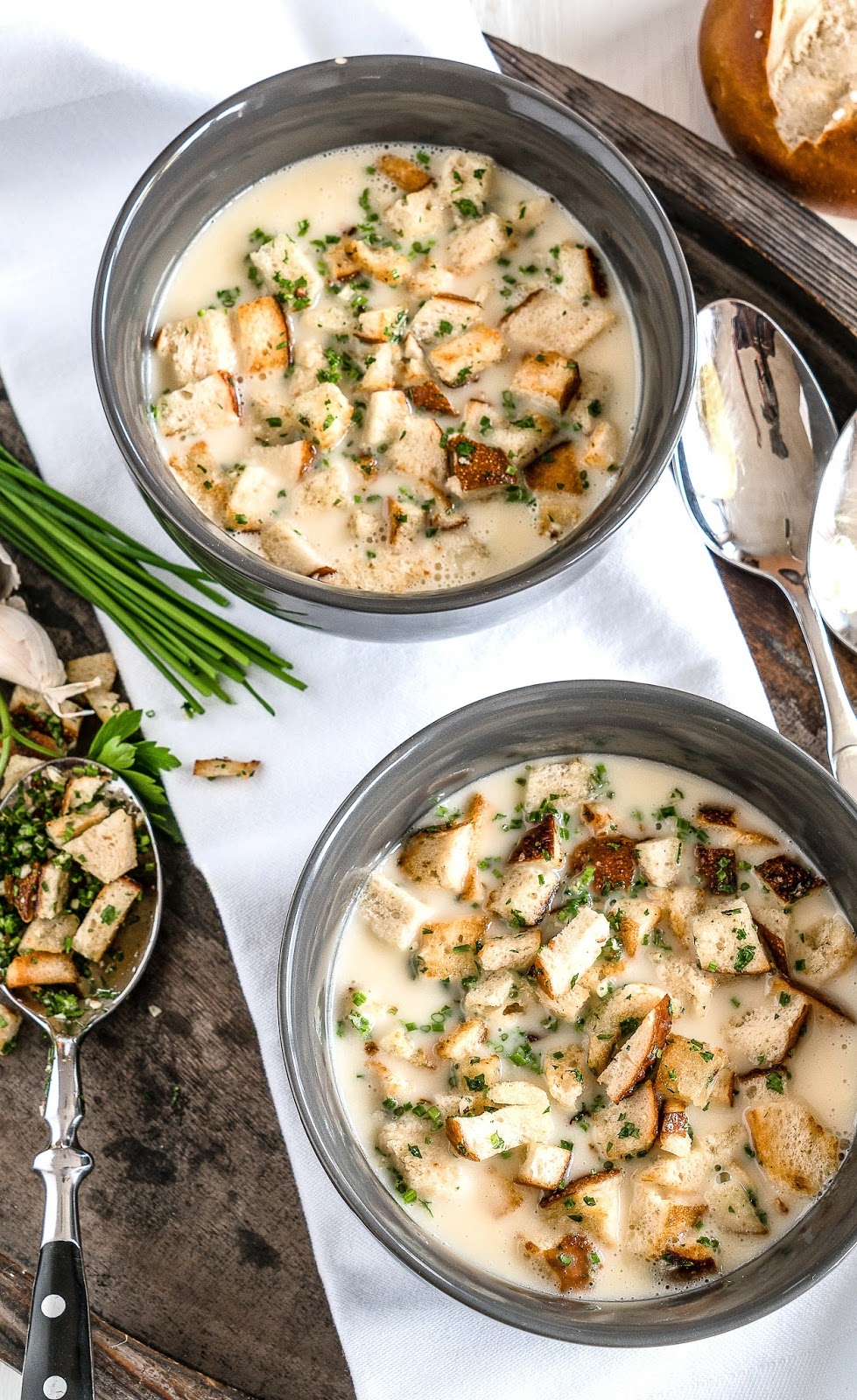 stuttgartcooking: Weinsuppe mit Laugen-Kracherle