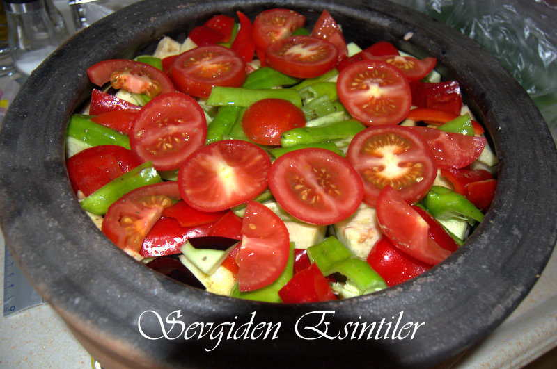 Sevgiden Esintiler Etli Sebzeli Güveç Nasıl Yapılır?