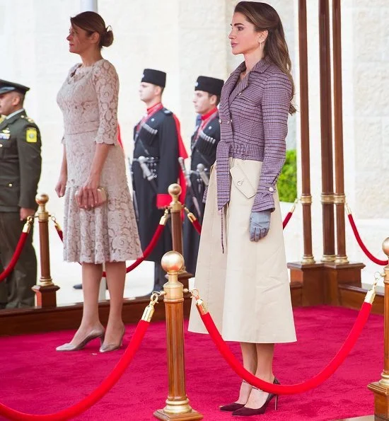 Queen Rania wore GABRIELA HEARST Armonia double-breasted wool-blend trench coat. checked wool-blend and cotton-gabardine coat