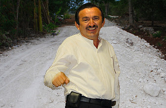 Delito electoral; Domingo Flota concluirá caminos de terracería sólo si votan por su hermano, denuncian habitantes de las comunidades de José María Morelos