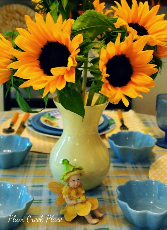 Sunflower tablescape, Corelle Sunsation, Corelle sunflower plates, Park design sunny day