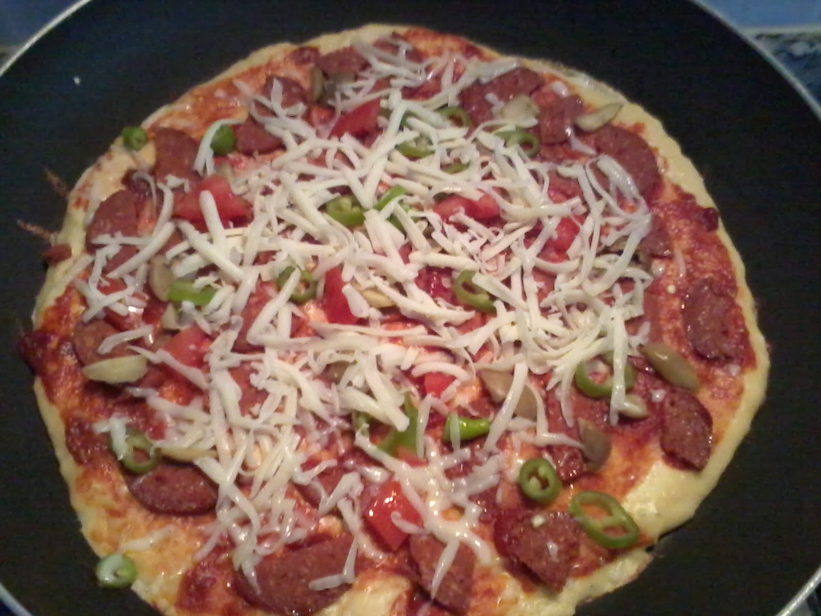 MUTFAKTAYİZ TAVADA KOLAY PİZZA