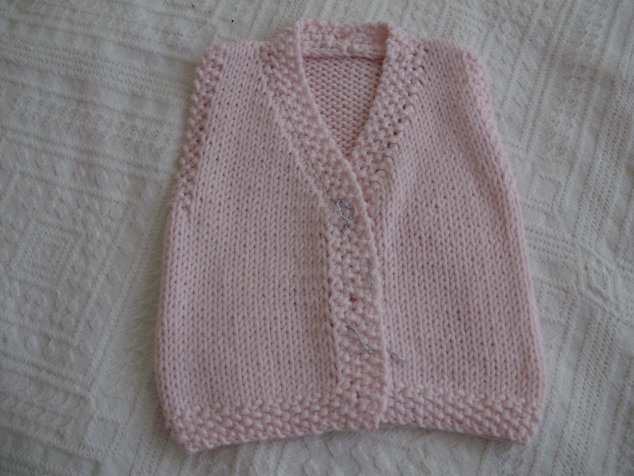 zerrinceelisleri MİNİCİK BEBEK YELEKLERİ(Düğmeleri dikilmemiş)