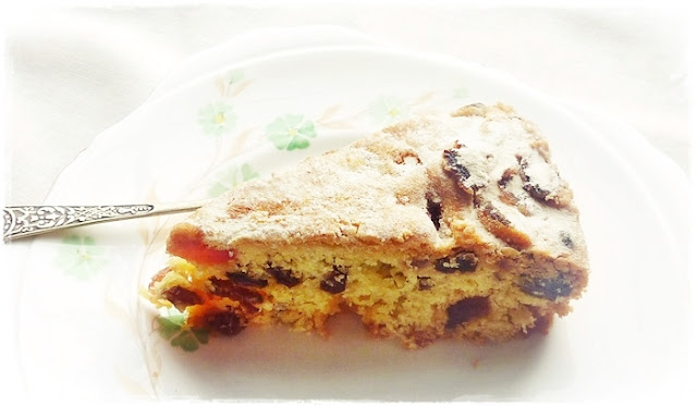 cake dusted with vanilla sugar