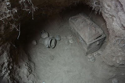 Κρήτη: Βρέθηκε περίτεχνος αρχαίος τάφος του 1.200 π.Χ. με σκελετό και τάματα (ΕΙΚΟΝΕΣ)  