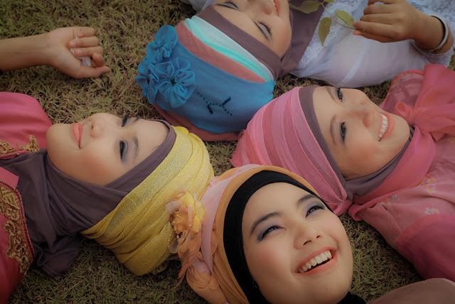 Hijab Bukan Ajang Untuk Pamer Kecantikan Hijab Bukan Ajang Untuk Pamer Kecantikan