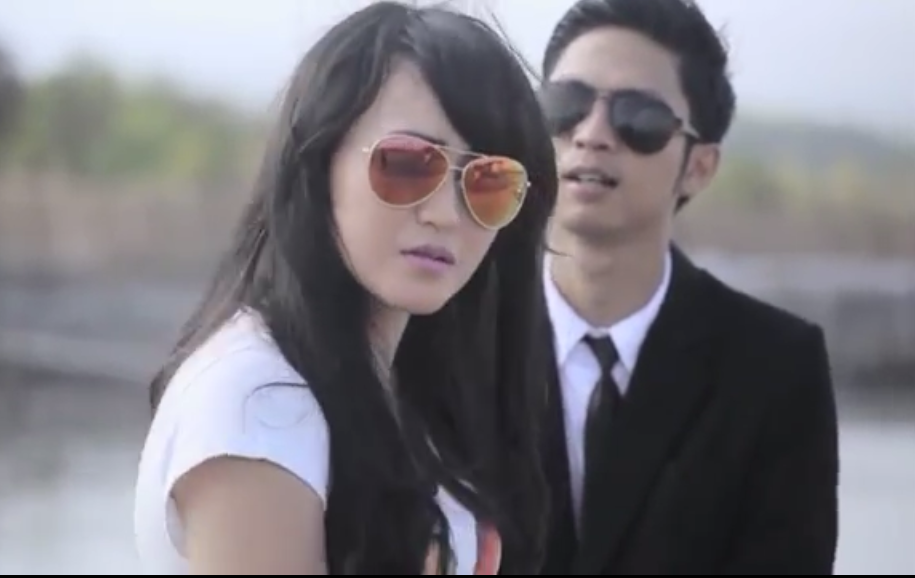 Ayang Ayang Lirik Lagu - Arsia Lirik