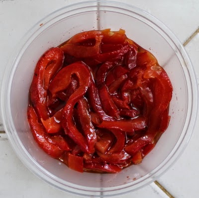 roasted red pepper strips in olive oil
