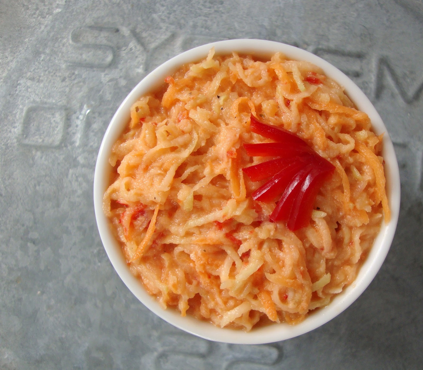 Cooketteria: Oranger Kohlrabisalat mit Joghurt-Miso-Dressing