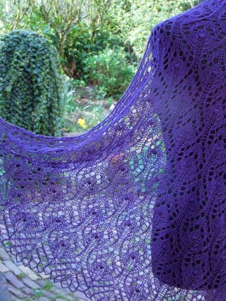 Doe mee Voorlopige Geruïneerd GEBREIDESJAALS: Paarse stola, een donker paarse shawl in extra grote maat.