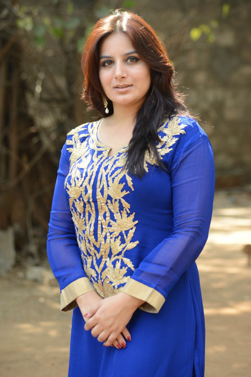 Pooja Ganhootdhi Latest Photos | Tollywoodtv