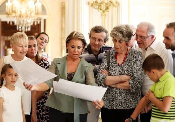 Grand Duchess Maria Teresa became a voluntary guide for 30 visitors invited to the Grand Ducal Palace. Ralph Lauren