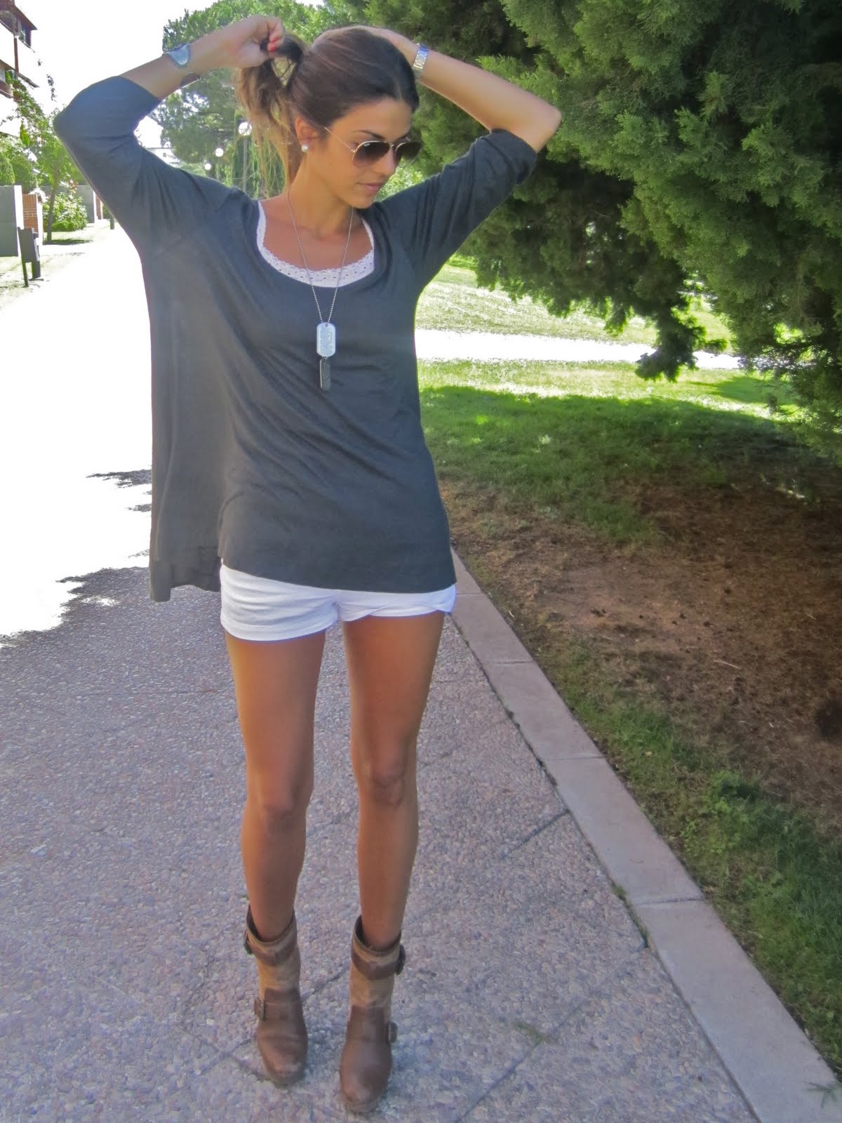 grey top + white shorts | Attire women, Chic outfits, Fashion