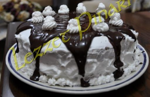 ÇİKOLATA SOSLU PASTA