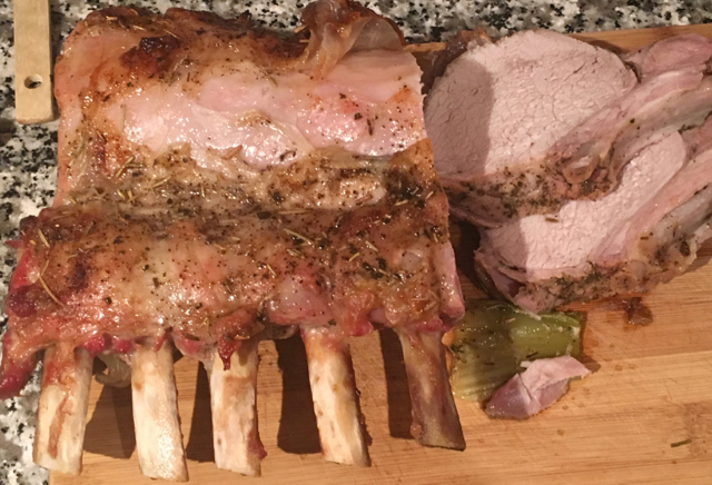 Как приготовить свинину на кости в духовке