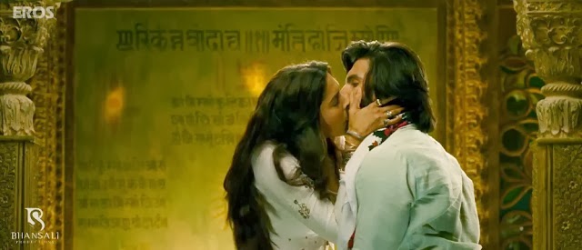 Deepika Padukone Ranveer Singh Hot Kiss in Ramleela Movie - Hot Blog Photos