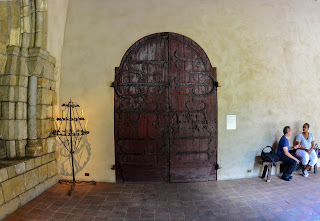 Os Claustros: um passeio pela Idade Média em plena 'Big Apple' Blog 'lugares de memória' Matéria sobre o The Cloisters Museum, de Nova Iorque