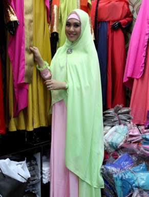 Model Baju Busana Muslim Syar'i Oki Setiana Dewi Model Baju Busana Muslim Syar'i