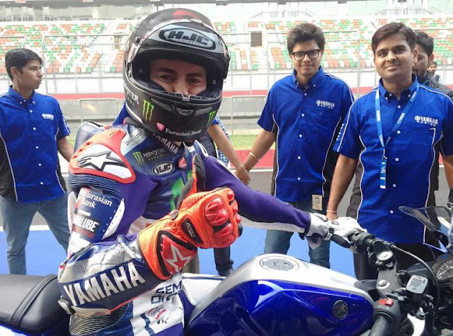 Lorenzo mengungkit soal penyelenggaraan MotoGP di India saat berkunjung ke sirkuit Buddh Internasional . .