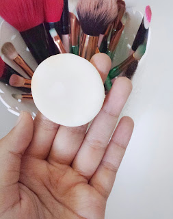 How I Clean My Makeup Brushes | Only 5 Simple Steps!