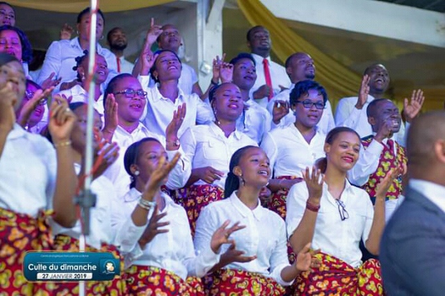 Le Port Du Pagne Lors De Grandes Ceremonies A Kinshasa