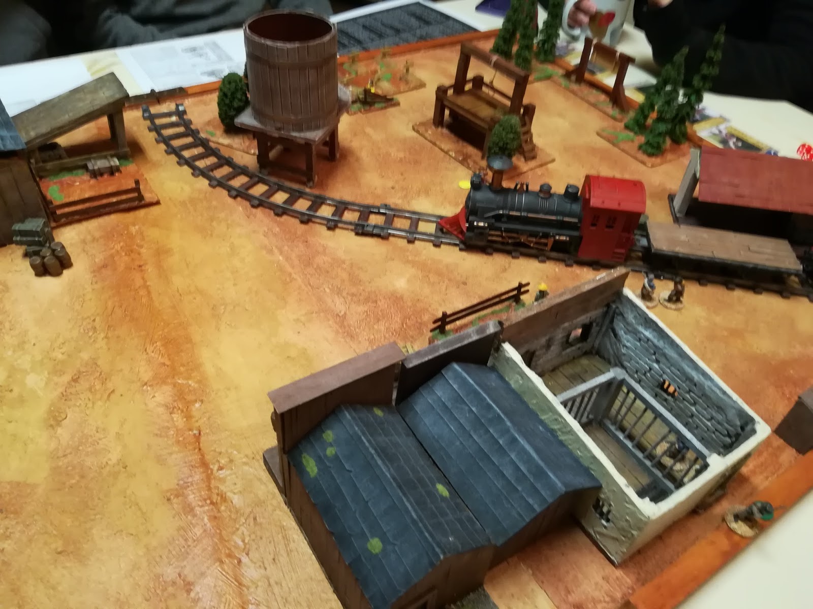 Des figurines, des jeux et du fun Du jeu de plateaux et de la figurines