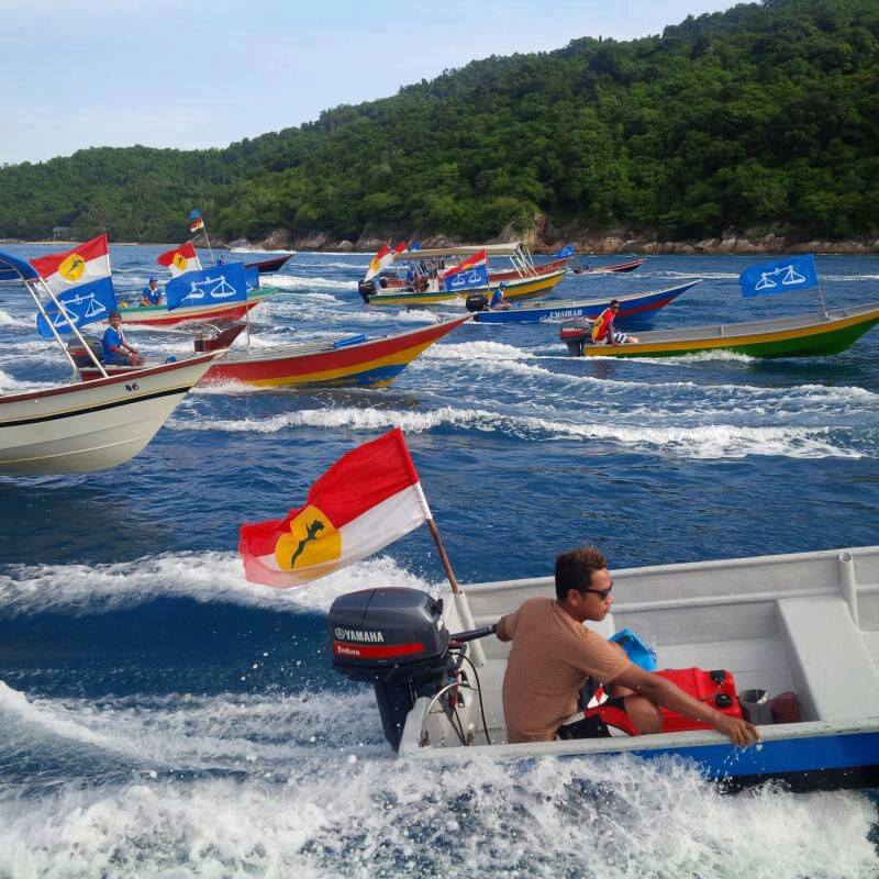 Gambar Anak Muda Pulau Perhentian Menzahirkan sokongan padu mereka