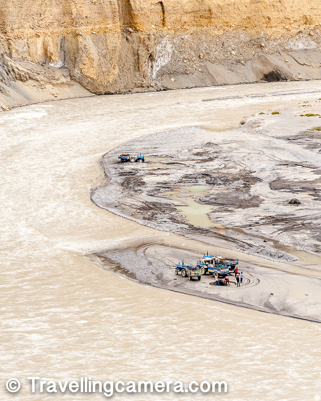 As we move towards Kaza, width of the river starts increasing and that’s why we could see these tractors taking out sand from the beaches. At most of the places, river is narrow and flows pretty fast, so there is no such place where sand can be collected. The width just keep on increasing till Kaza and even beyond. We noticed this during our drive till Kibber village in Spiti valley.