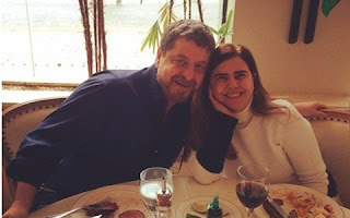 Veja os casais de famosos que são casados que você não sabia O cupido parece ter flechado o coraçãozinho de Flávio Galvão. O ator de 66 anos está namorando a atriz Mayara Magri. Aqui uma curiosidade: quase trinta anos depois de contracenarem na novela Sabor de Mel, os dois acabaram se reencontrando, e a história acabou em romance. Em entrevista à colunista Patrícia Kogut, do jornal O Globo, o ator falou sobre a relação.
