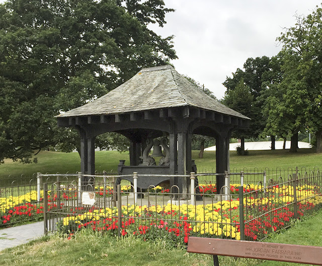 Royal Naval Volunteer Reserve memorial bell. Crystal Palace Park, 10 August 2016. Royal Naval Volunteer Reserve memorial bell. Crystal Palace Park, 10 August 2016.