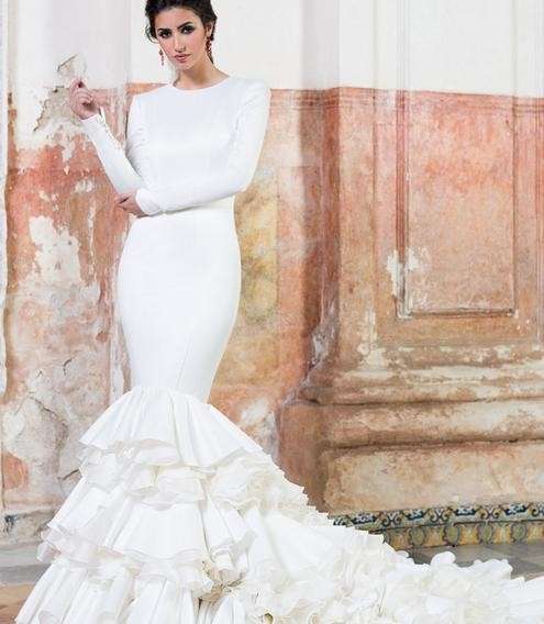 novias entre volantes . que se besen