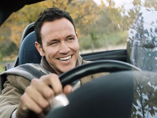 Perasaan Pria Dilihat Dari Cara Menyetir Mobil [ www.Up2Det.com ]